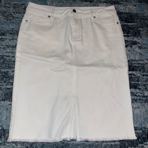 NY&Company women’s white jean skirt
